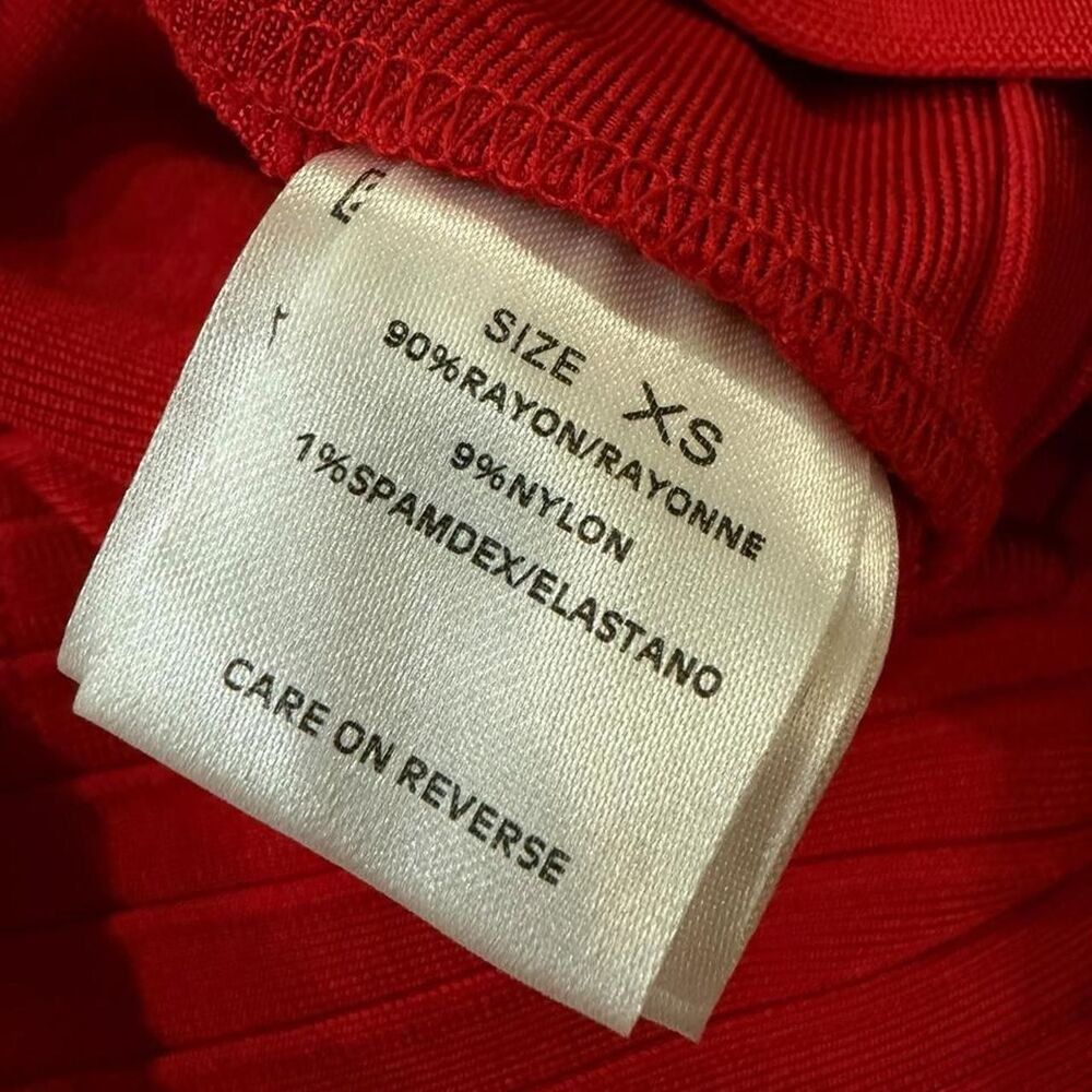 Donna Richardson Red Strapless Dress with horizontal ribbed texture - Picture 3 of 4